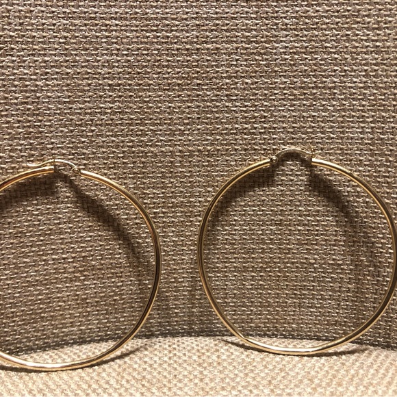 *Sold* 14kt Gold Hoop earrings - Picture 12 of 13